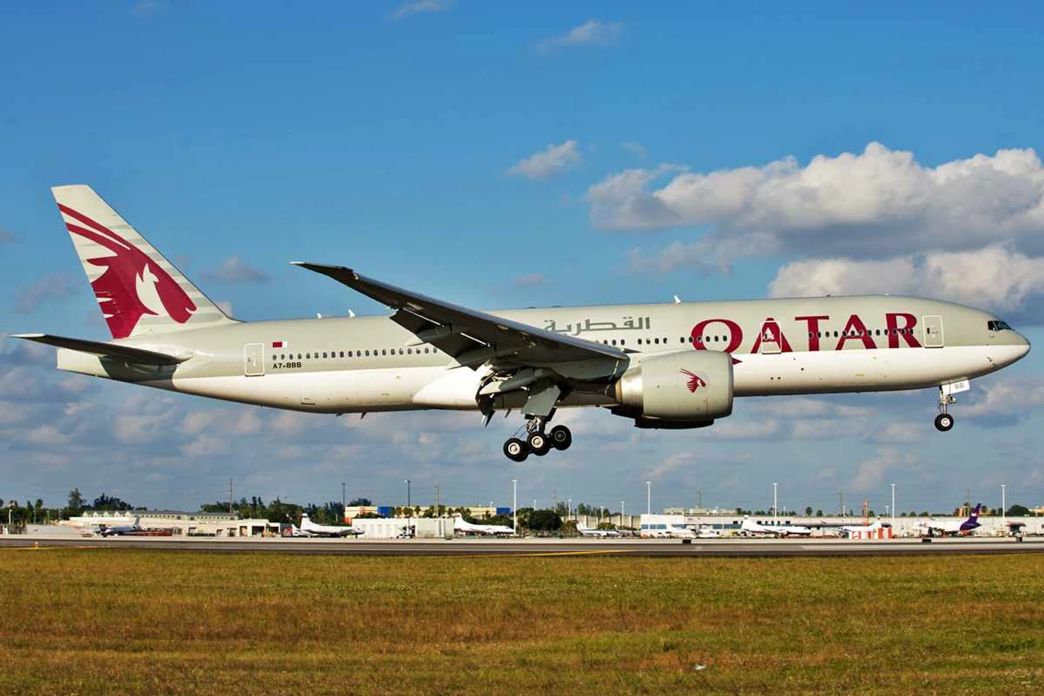 Qatar Boeing 777-200LR (BriYYZ)