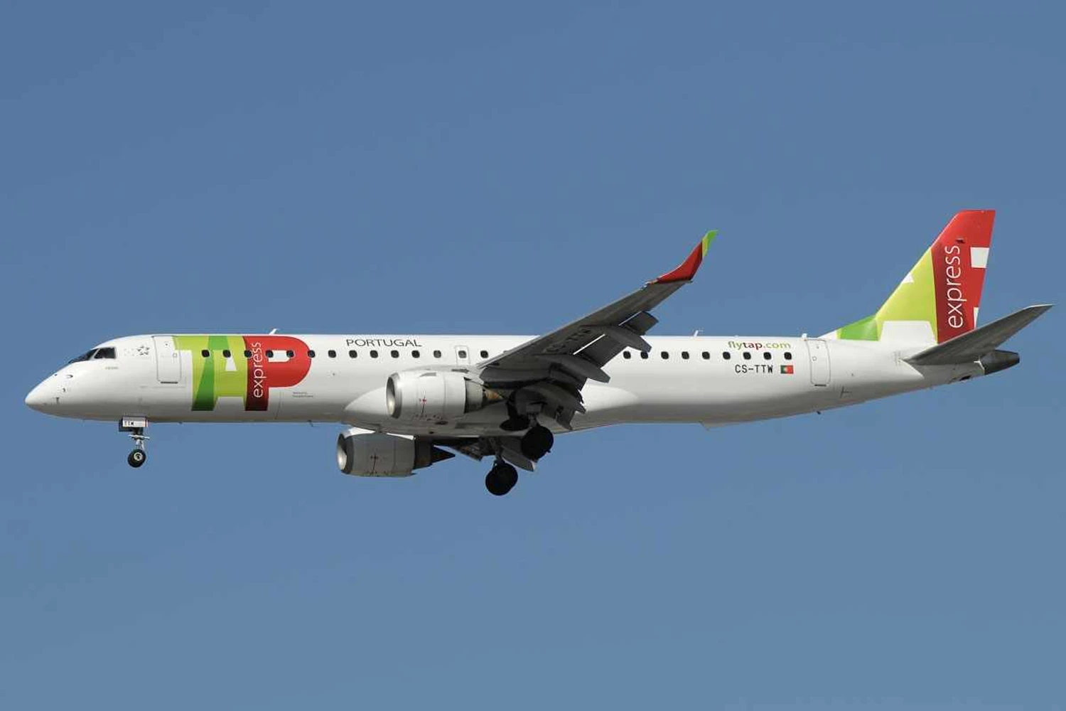 TAP E190 (Liam McManus)