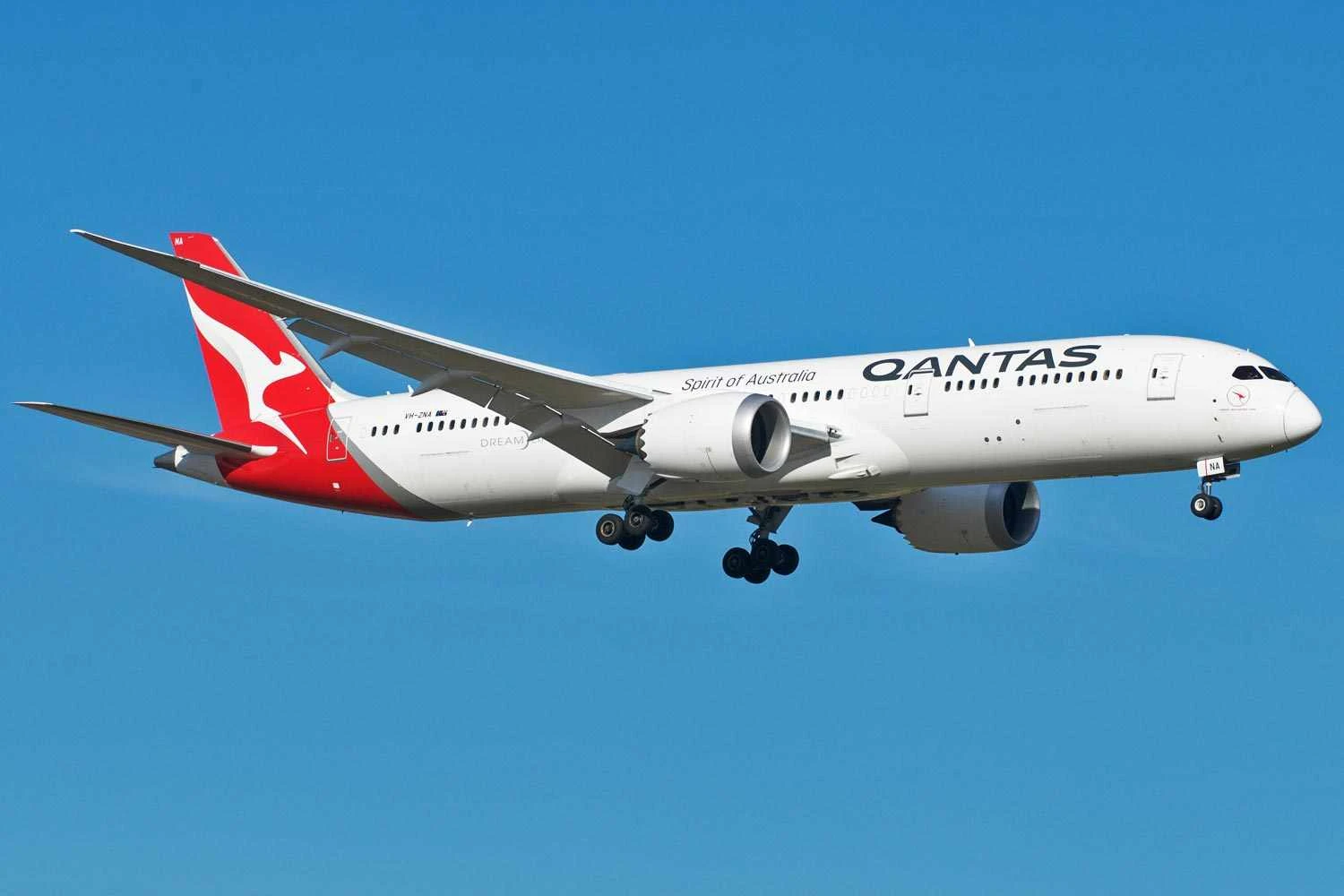 Qantas Boeing 787 (BriYYZ)