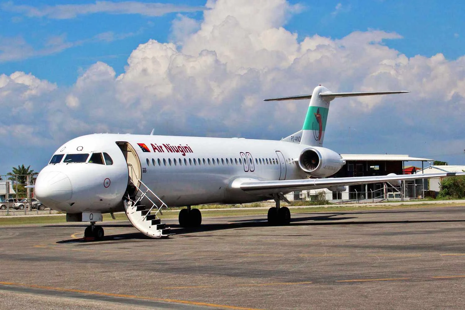 Fokker 100 Air Niugini (Jenny Scott)