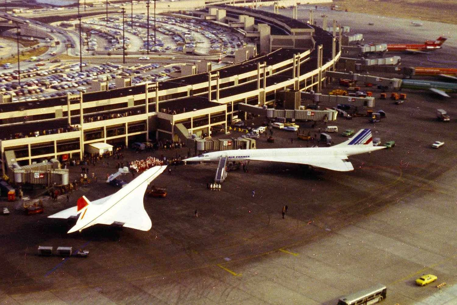 Inauguration ceremony for Braniff Concorde services between Dallas/DFW and Washington. Photo: Braniff Airways Foundation.