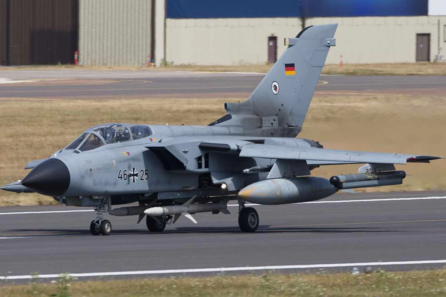 Panavia Tornado ECR (Ronnie Macdonald/CC)