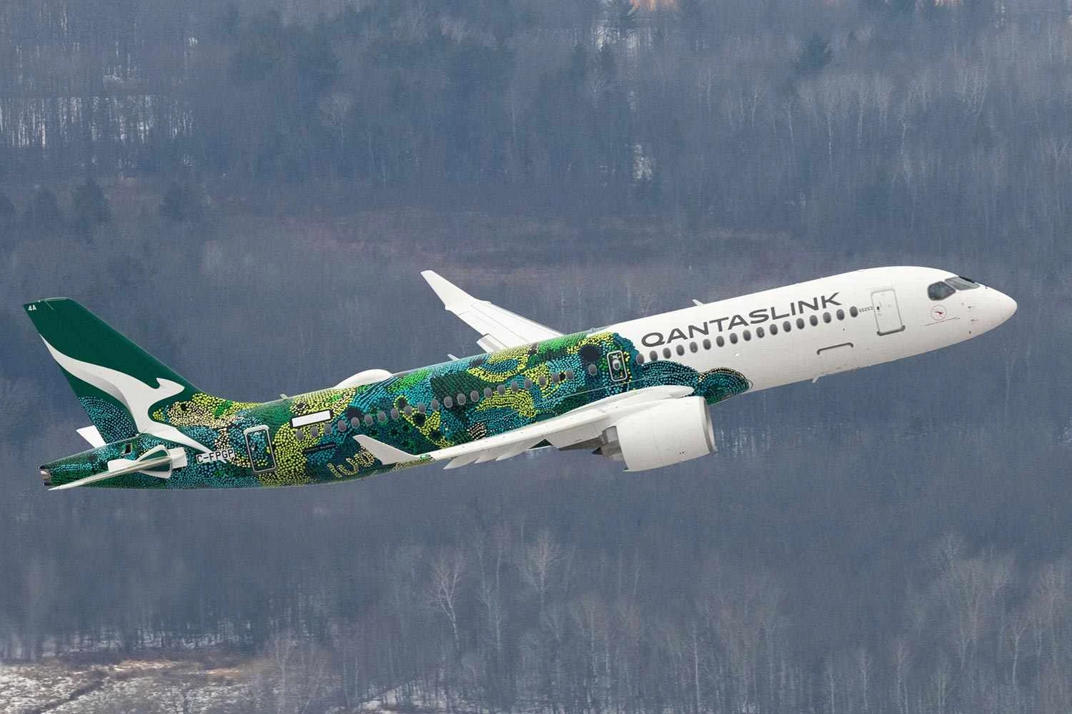 Qantas A220-300 maiden flight (Airbus)