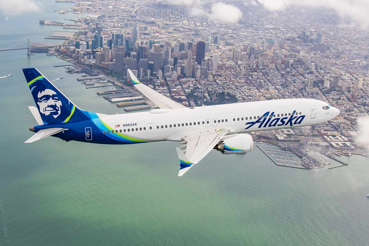 Alaska Airlines Ends Codeshare Partnerships with LATAM and Singapore Airlines