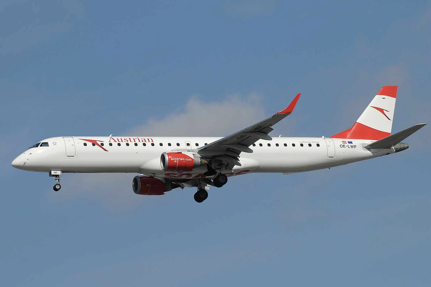 Austrian Airlines E195 (Liam McManus)
