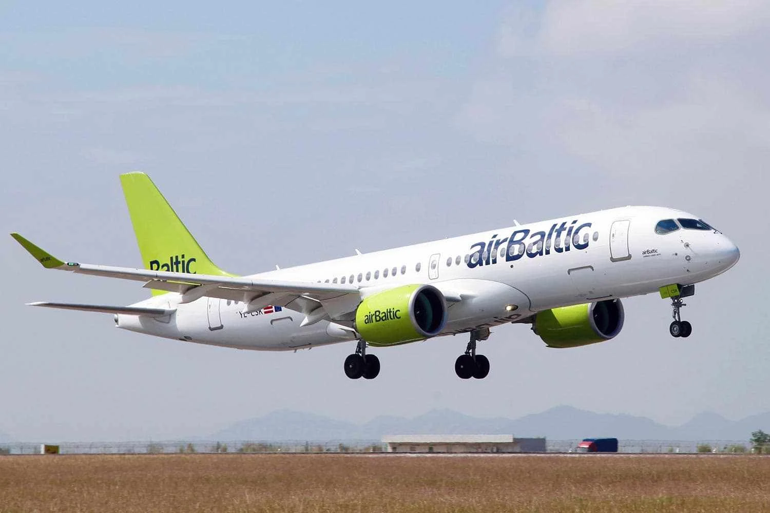 airBaltic A220-300