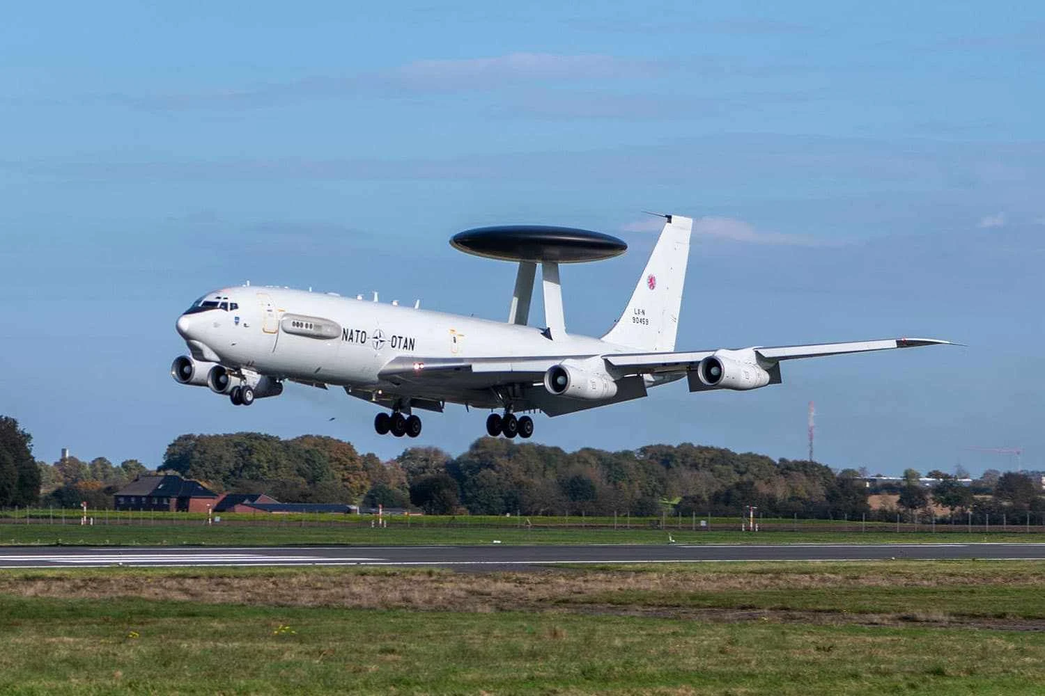 Boeing E-3 Sentry atualizado chega à base da OTAN