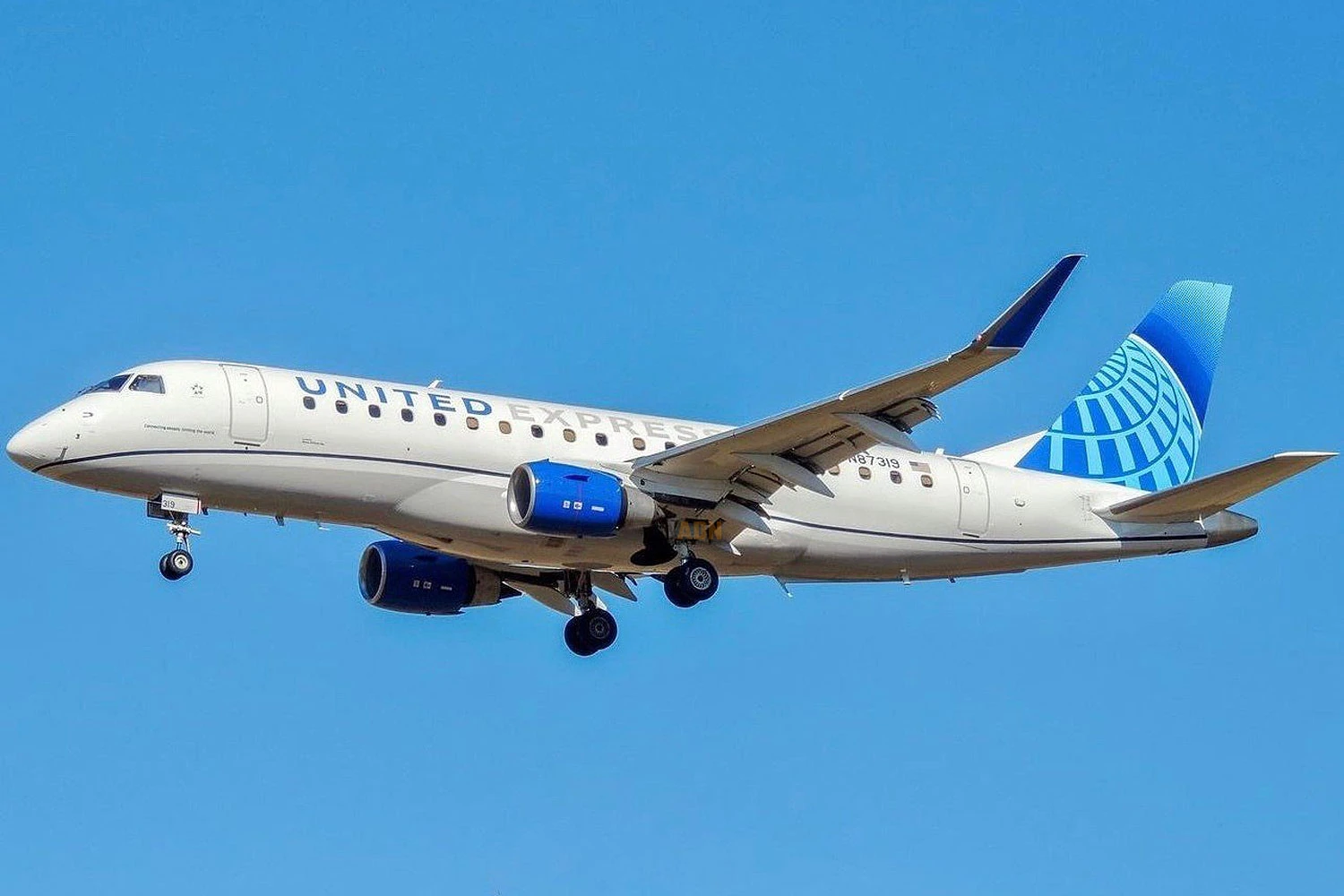 Embraer E175