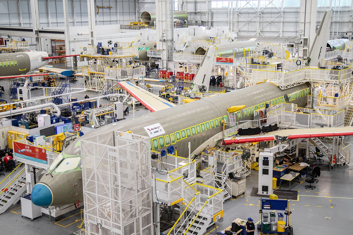 A220 assembly line in Canada (Airbus)