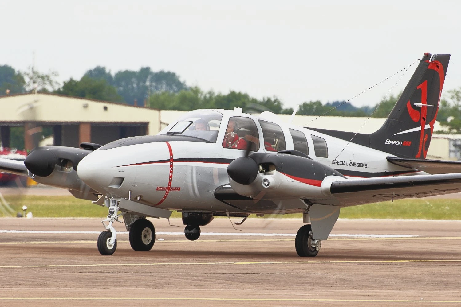Beechcraft Baron G58 (Airwolfhound)
