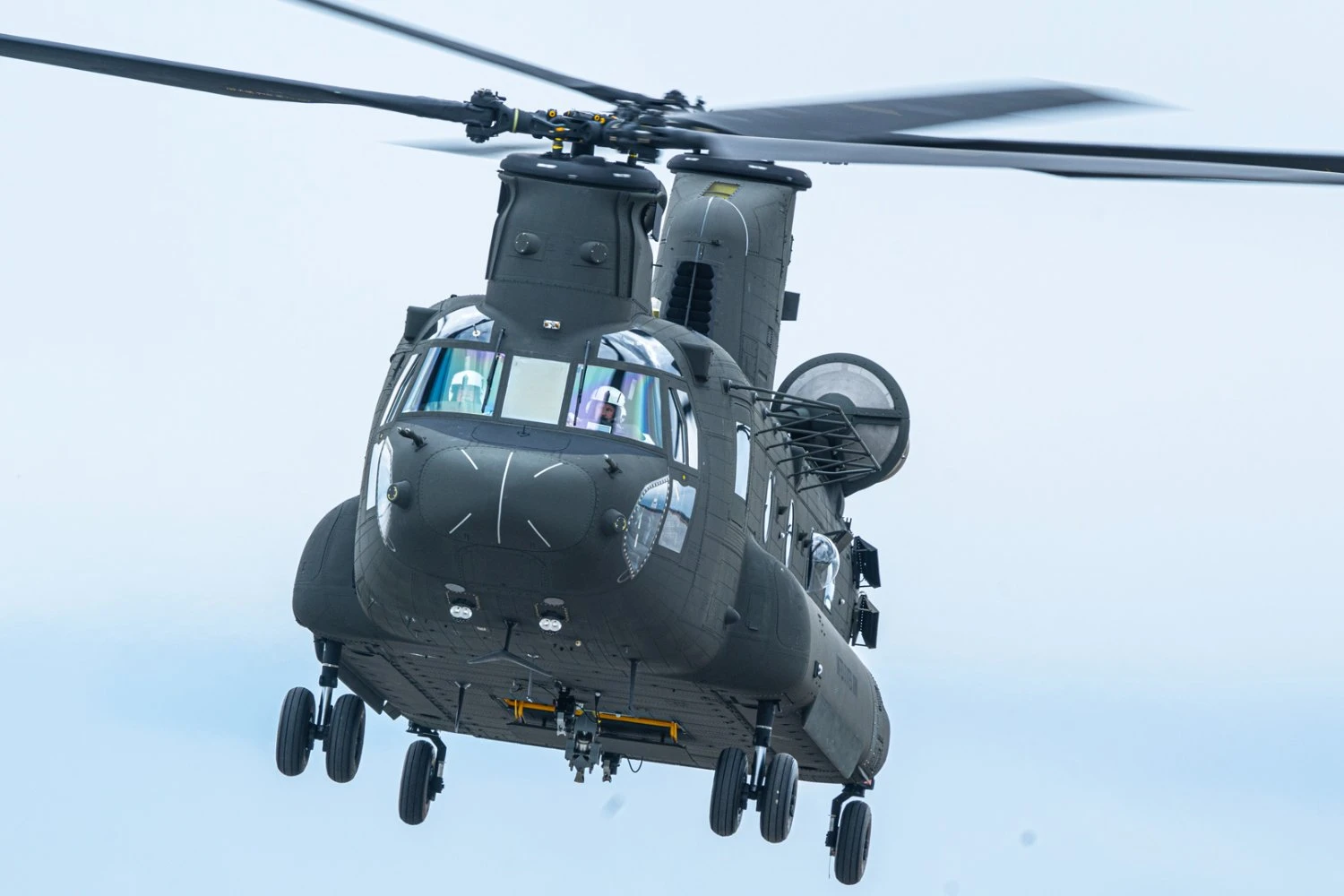 Boeing secures $877.7 million contract for MH-47G Block II helicopters
