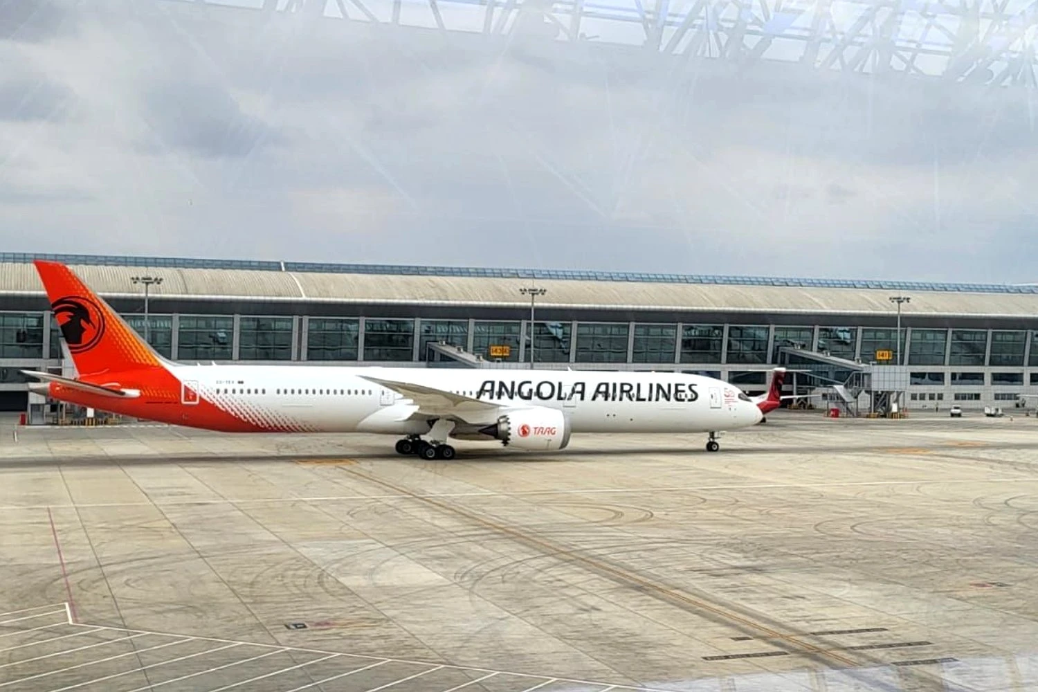 First Boeing 787-10 from TAAG