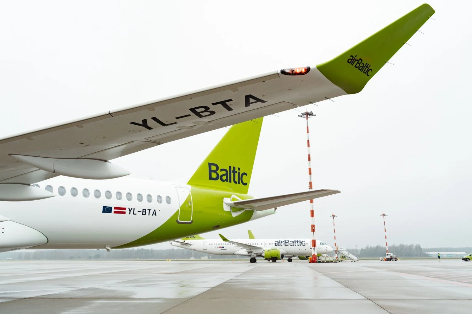 airBaltic A220-300