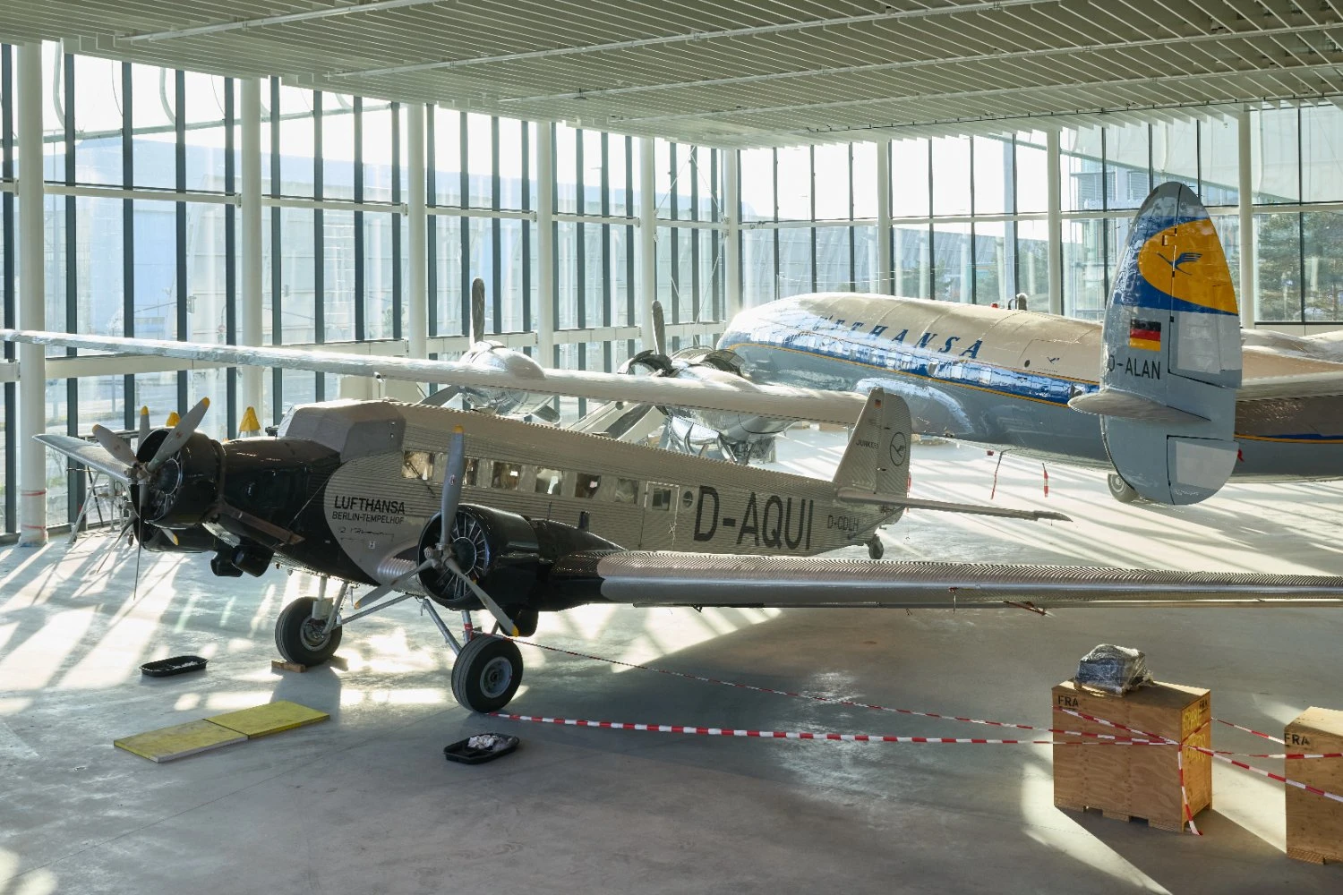 Lufthansa completes assembly of Junkers Ju 52 and Lockheed L-1649 Super Star aircraft