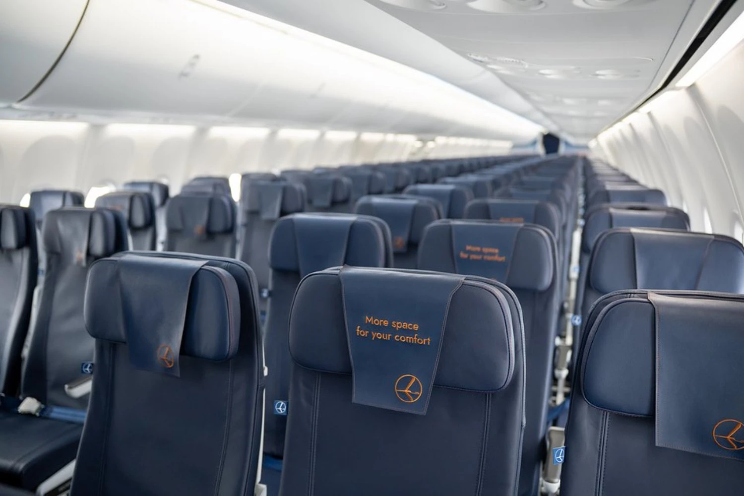 LOT Polish Airlines unveils new Boeing 737 MAX 8 cabin interior