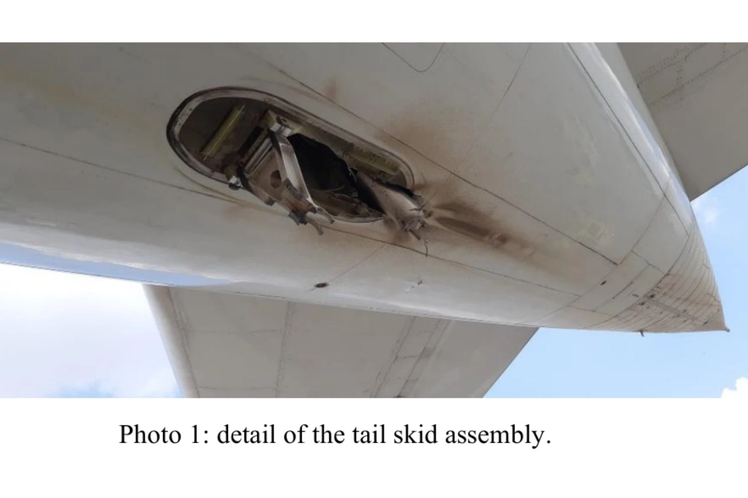 Tail damage on the 777-300ER (ANSV)
