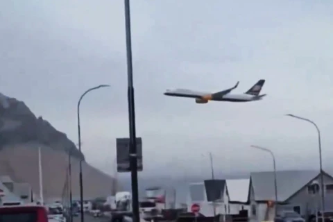 Icelandair investigates pilot after unauthorized low-altitude flyover on final flight