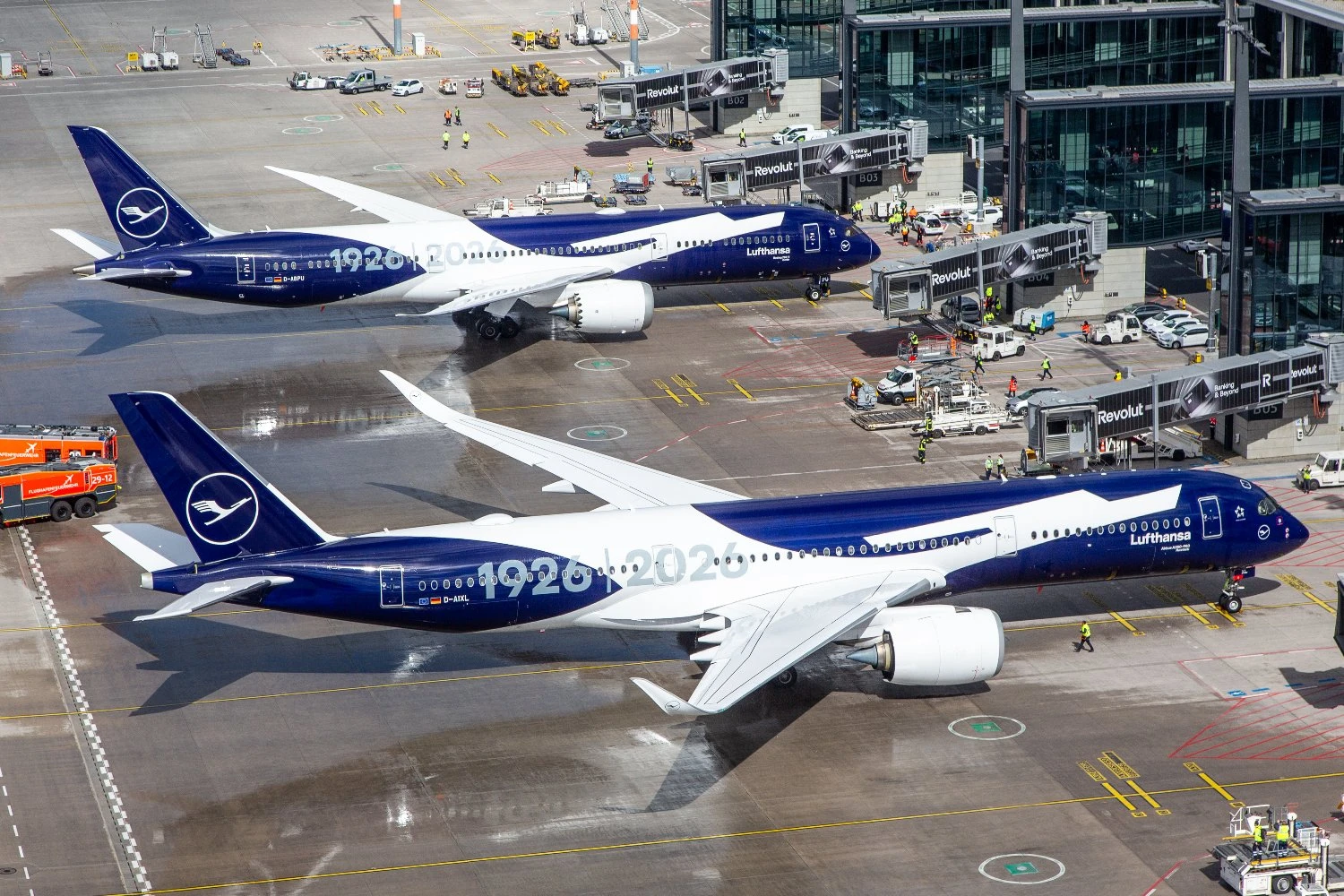Lufthansa Boeing 787 and Airbus A350 with centennial livery
