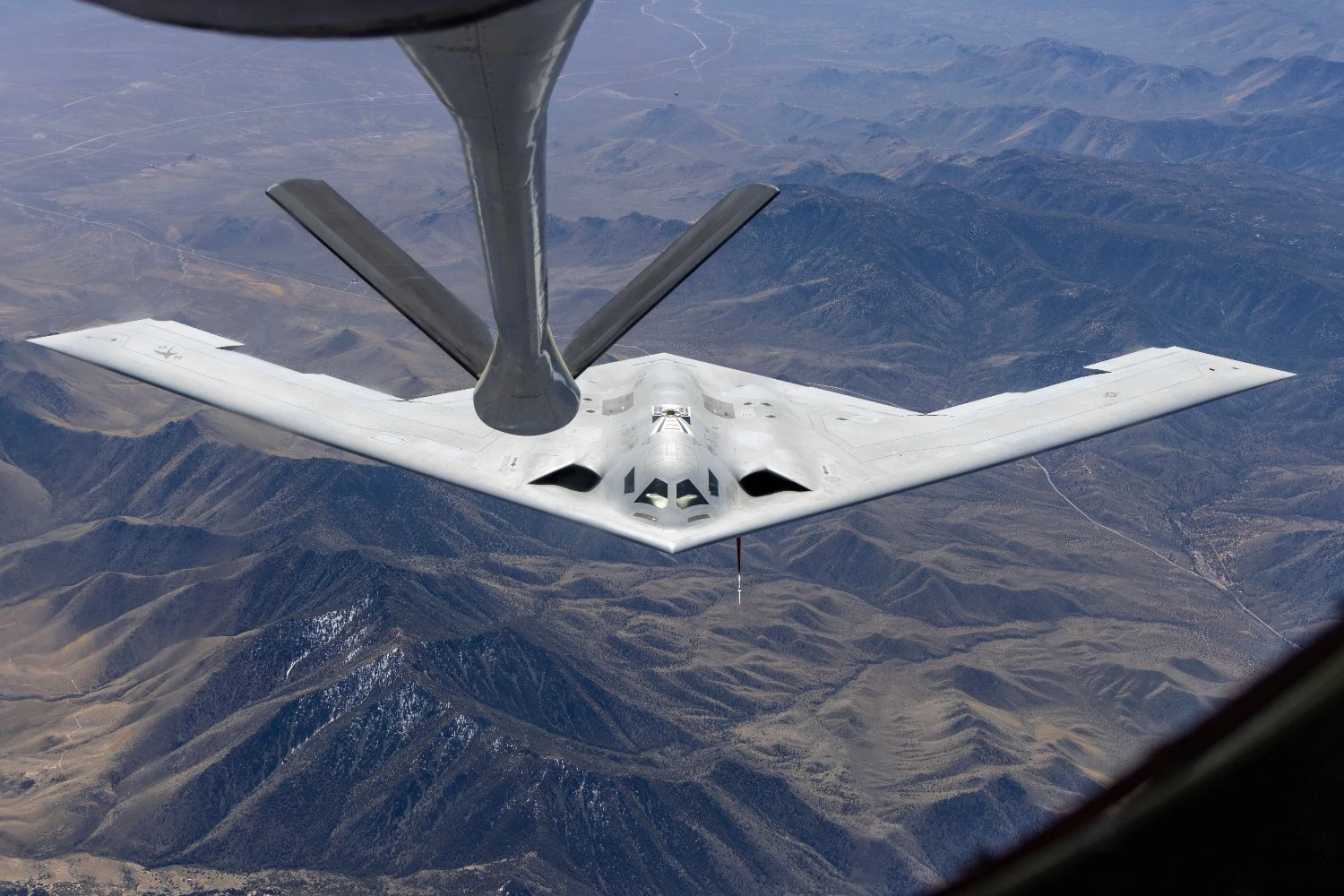 B-21 Raider completes first aerial refueling tests