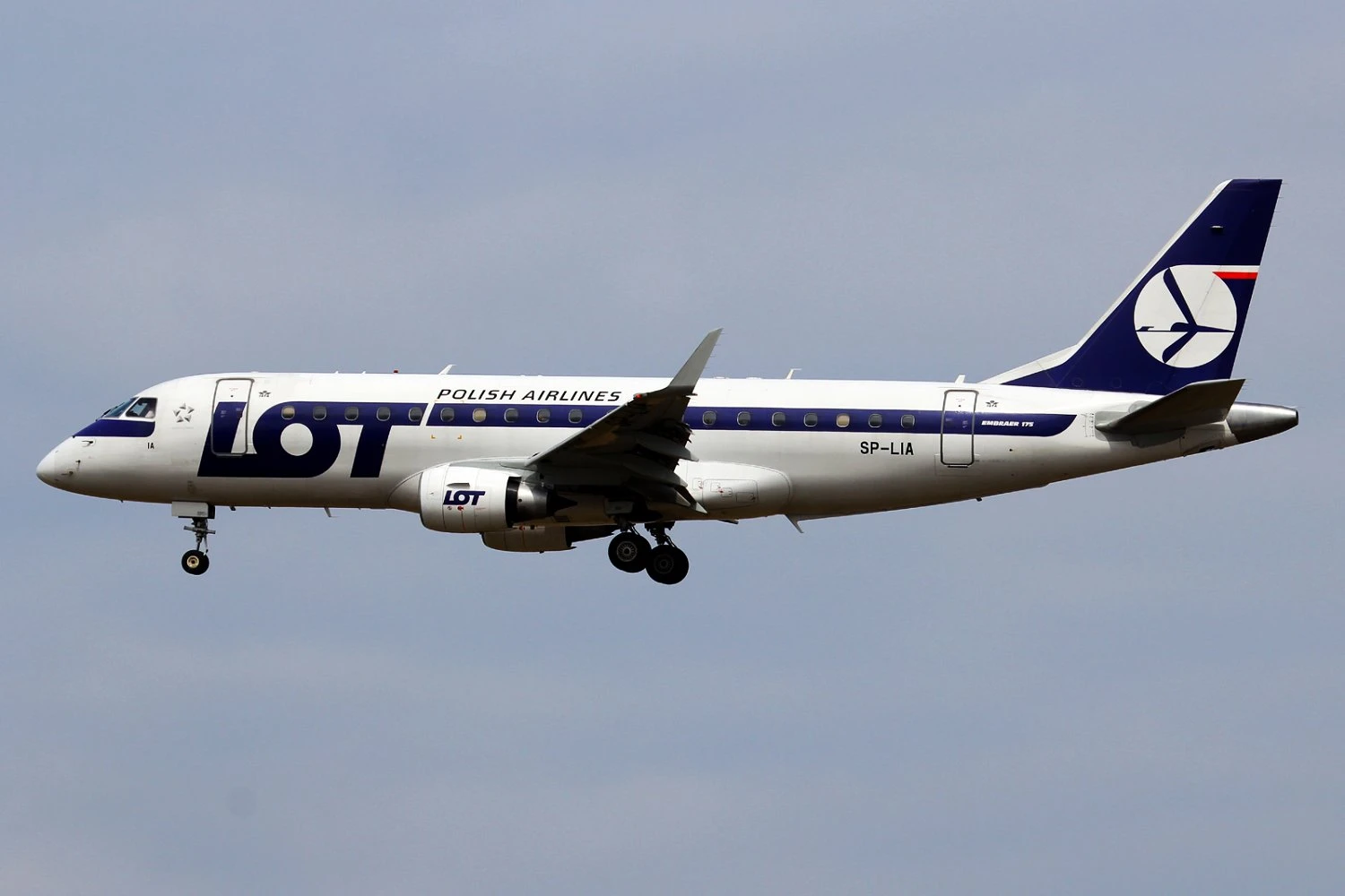 Embraer E175 2013 | MATT TAYLOR