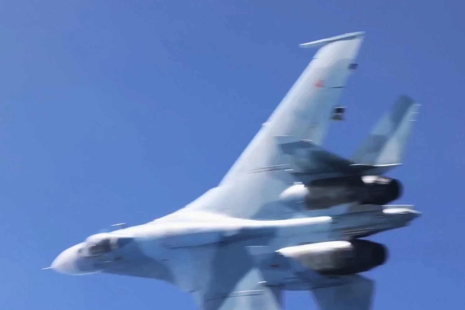 Su-27 fighter jet flies within meters of RAF aircraft | MOD UK
