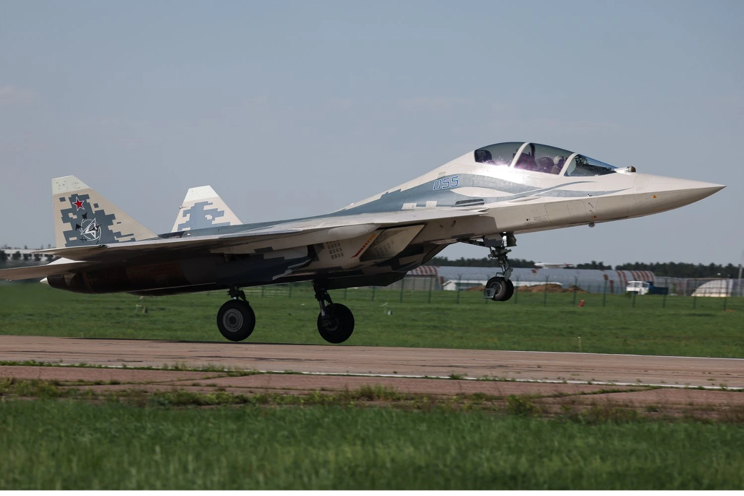Sukhoi Su-57D twin-seat | UAC