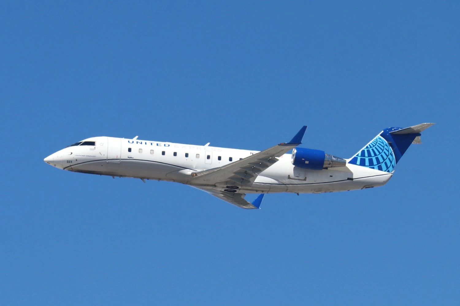 United Express CRJ-200