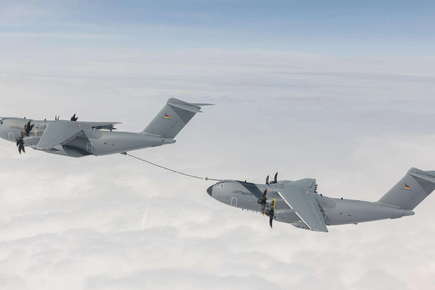 Luftwaffe A400Ms refueling in the air | LUFTWAFFE