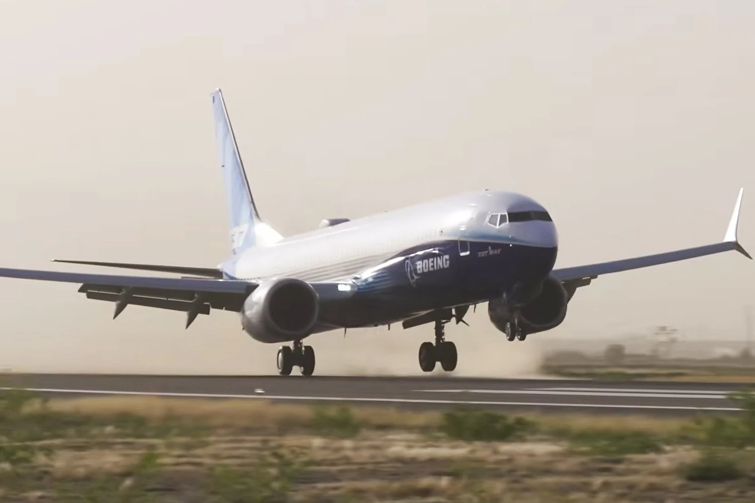 Boeing 737 MAX 10 crosswind autoland landing | BOEING