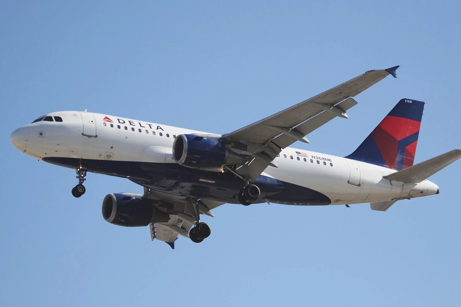 Delta Air Lines A319 struck by firework during landing in Chicago