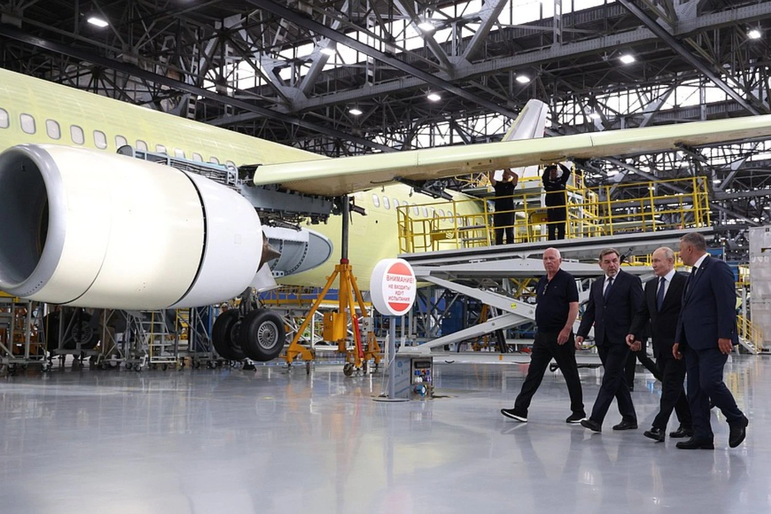 Putin visited the assembly line facilities for the MC-21-310 commercial jet. | KREMLIN