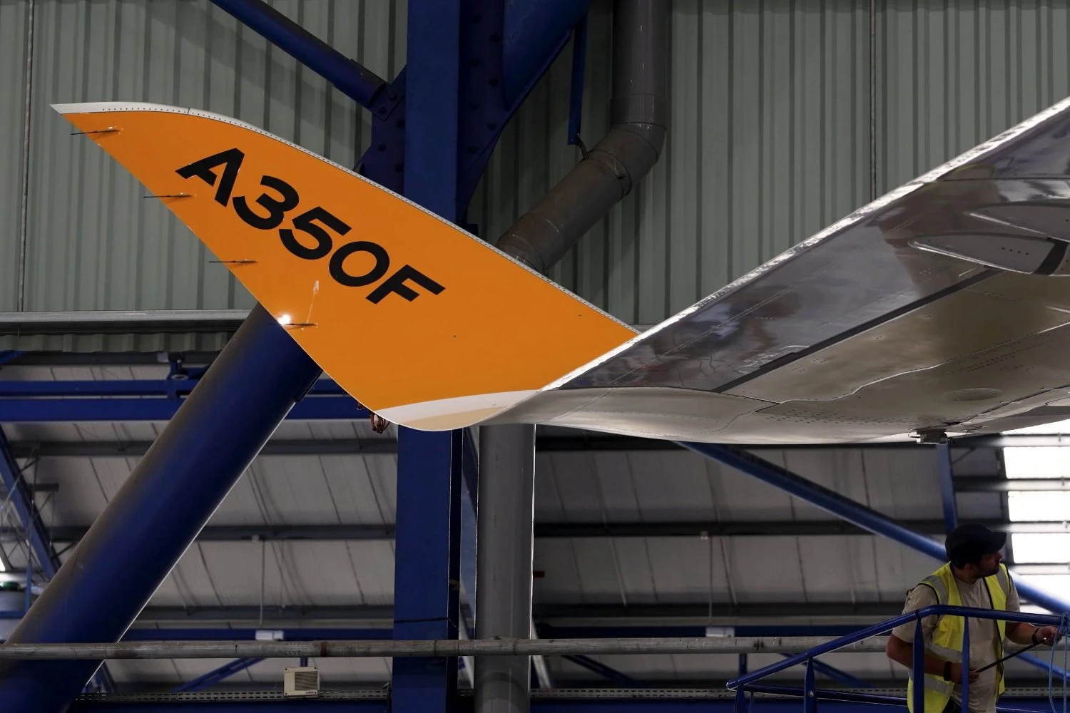 Airbus A350F ground vibration tests
