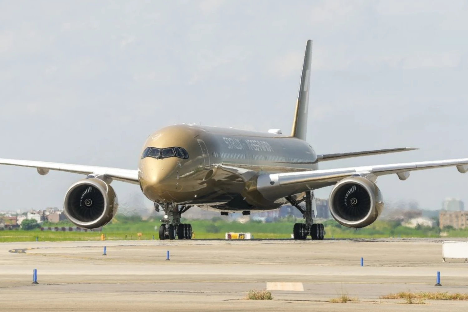 AIRSORAYAMA GOLD A350-1000 | STARLUX