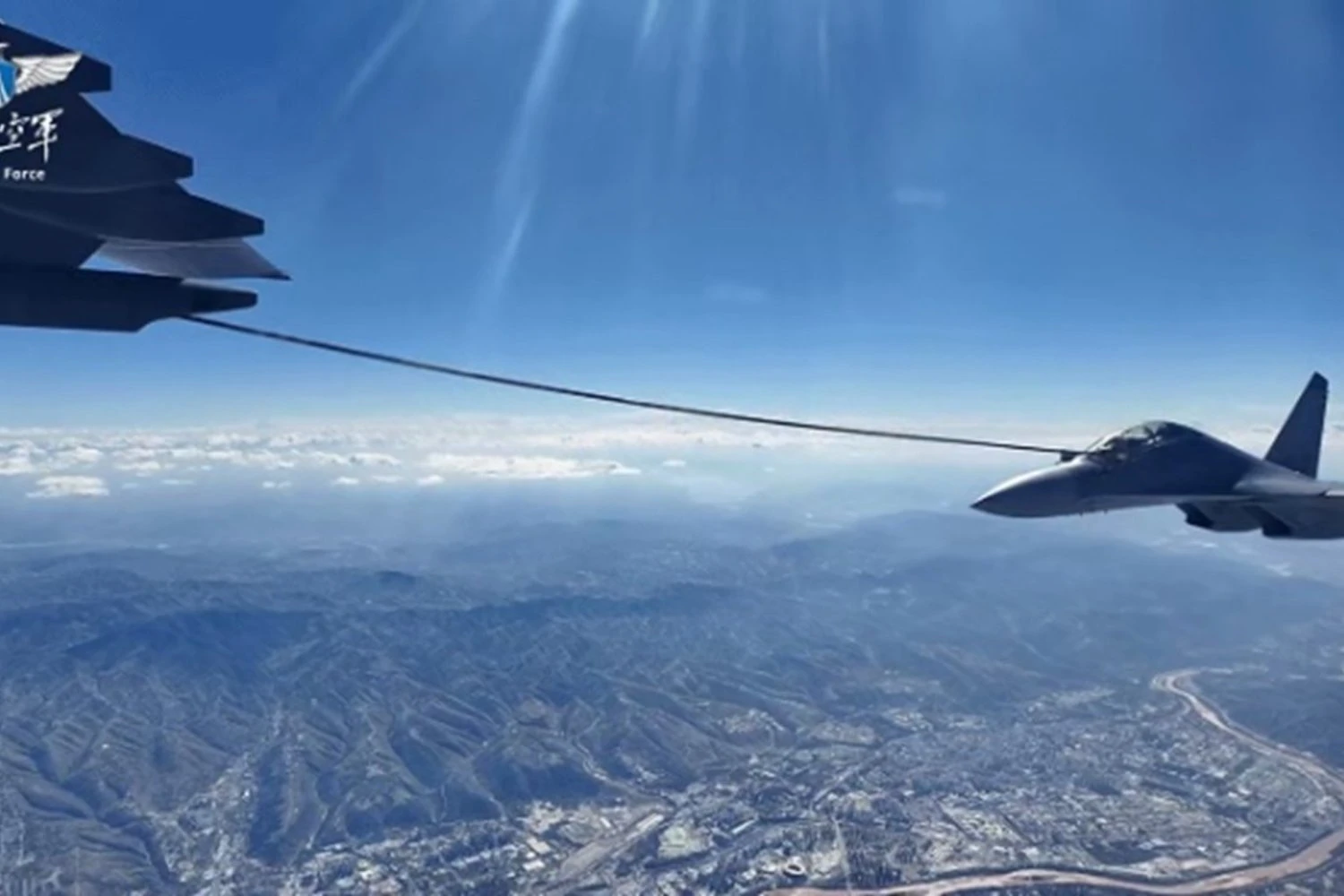 PLAAF YY-20 refueling a J-16 fighter