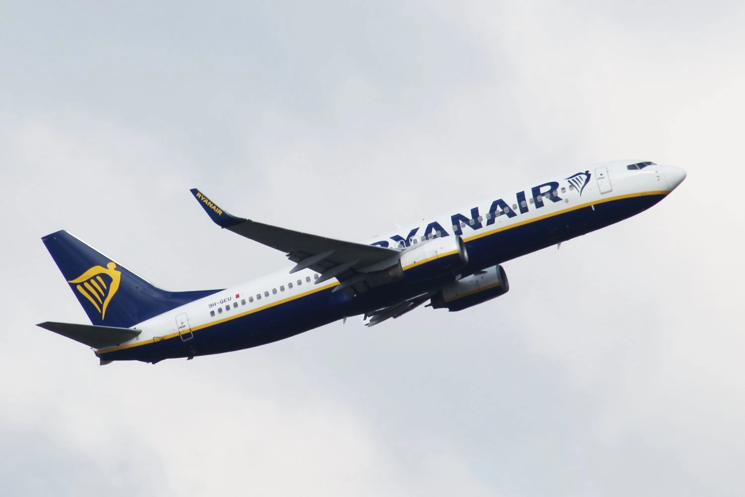 Ryanair Boeing 737-800 9H-QEU | MIKE MURDETT