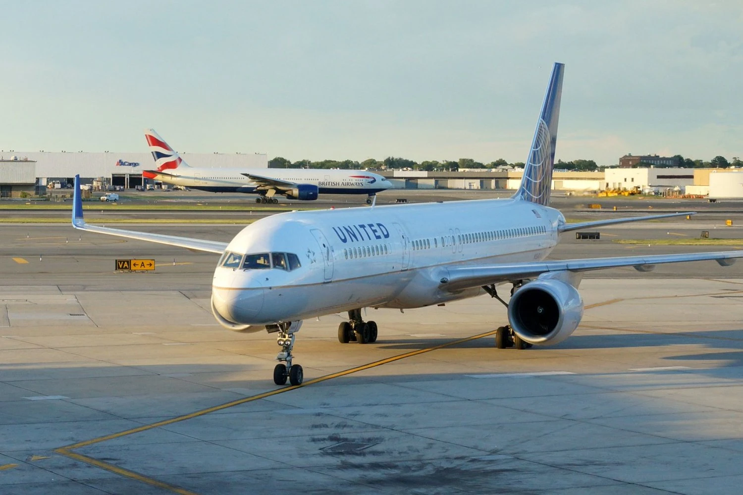 United Boeing 757 at JFK airport