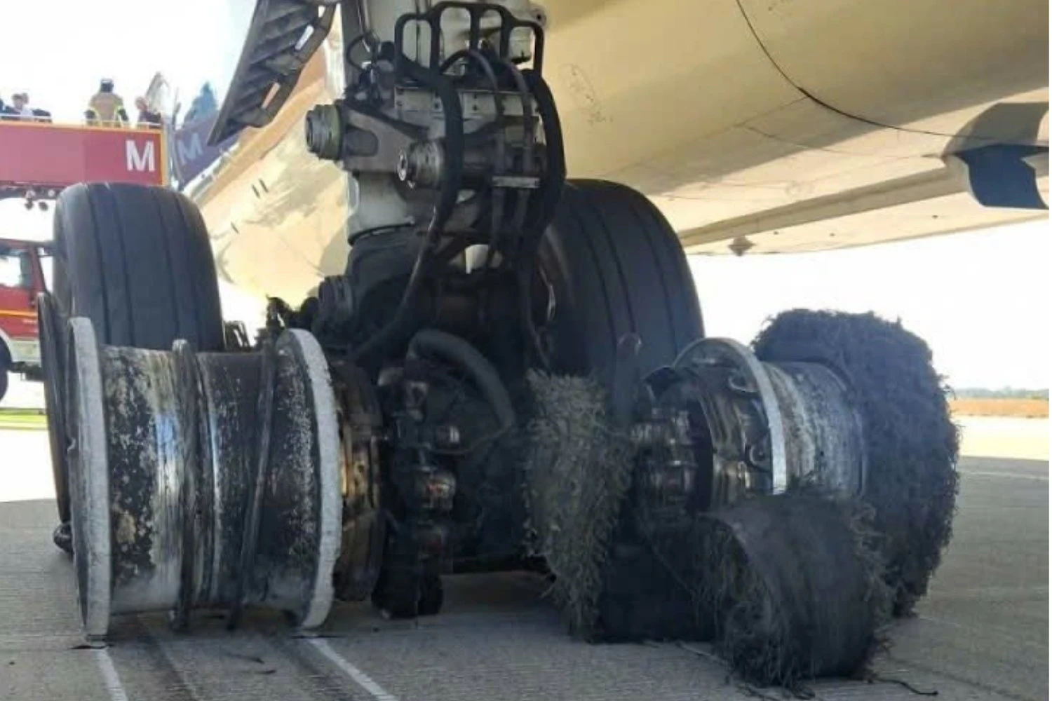 Vietnam Airlines 787 main landing gear tires destroyed after landing