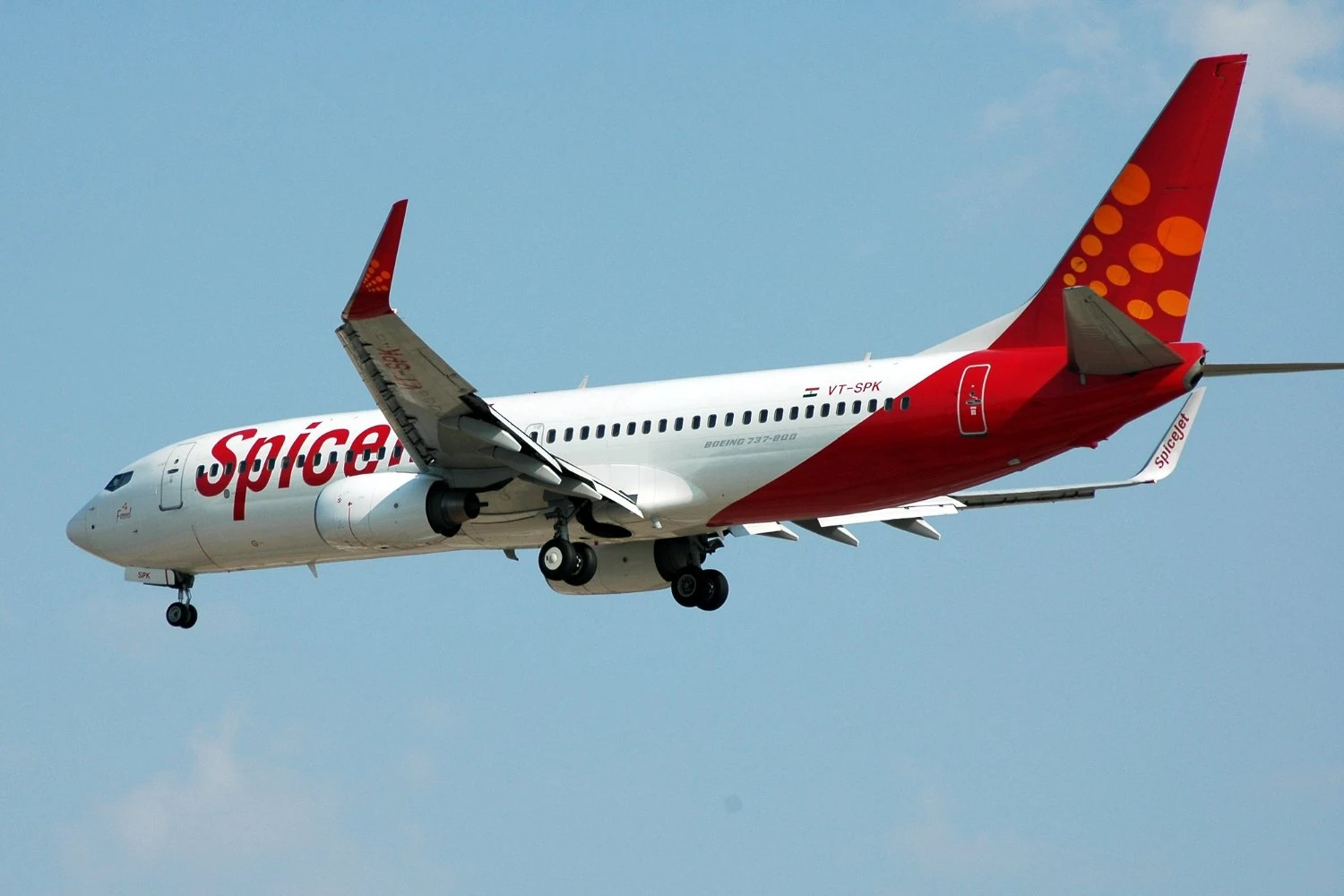 SpiceJet Boeing 737-800 VT-SPK