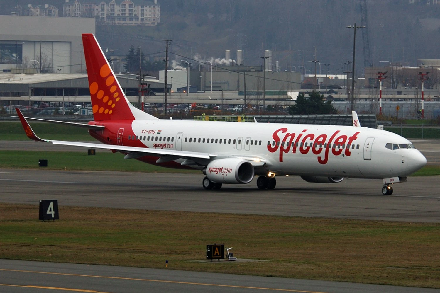 SpiceJet Boeing 737-800
VT-SPU