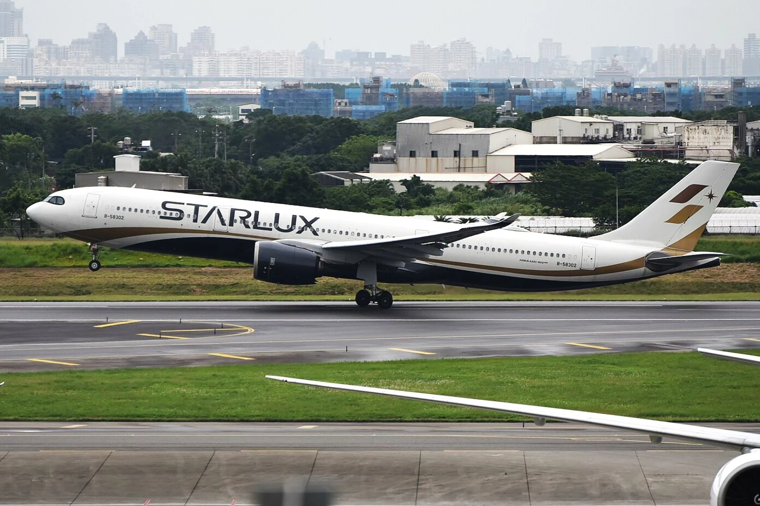 Starlux Airlines Airbus A330-900 | BAHNFREND