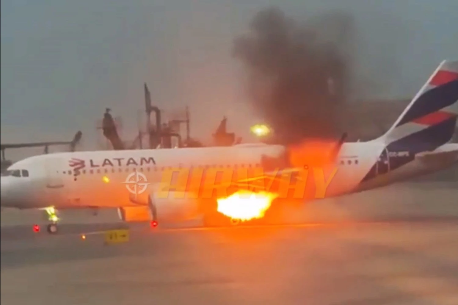 Airbus A320 da LATAM teve incêndio no motor esquerdo em Lima, no Peru | REPRODUÇÃO