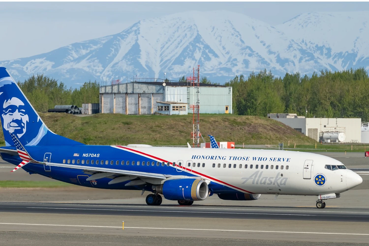 Alaska Airlines Boeing 737-800 in Anchorage