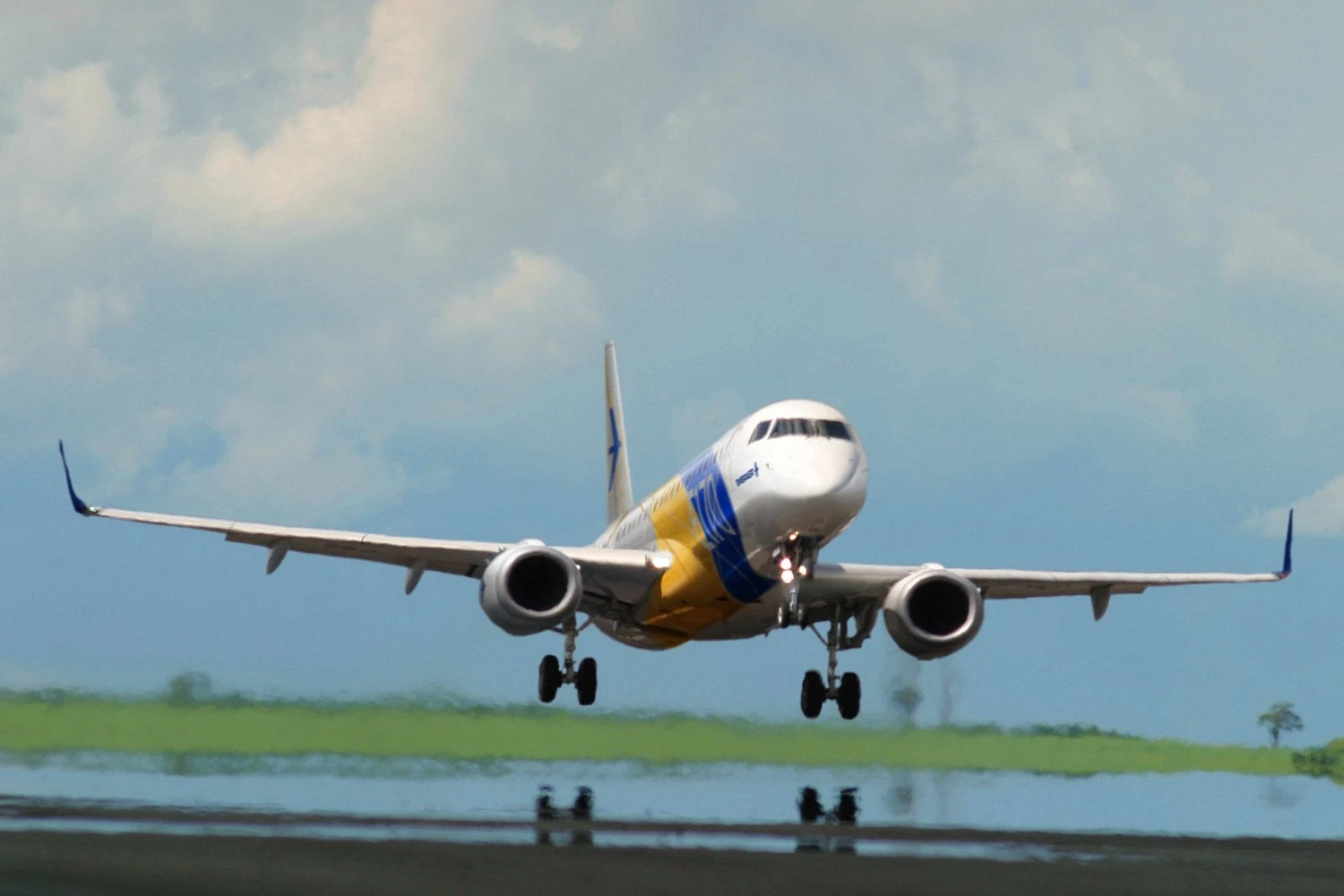 Embraer E170 | EMBRAER