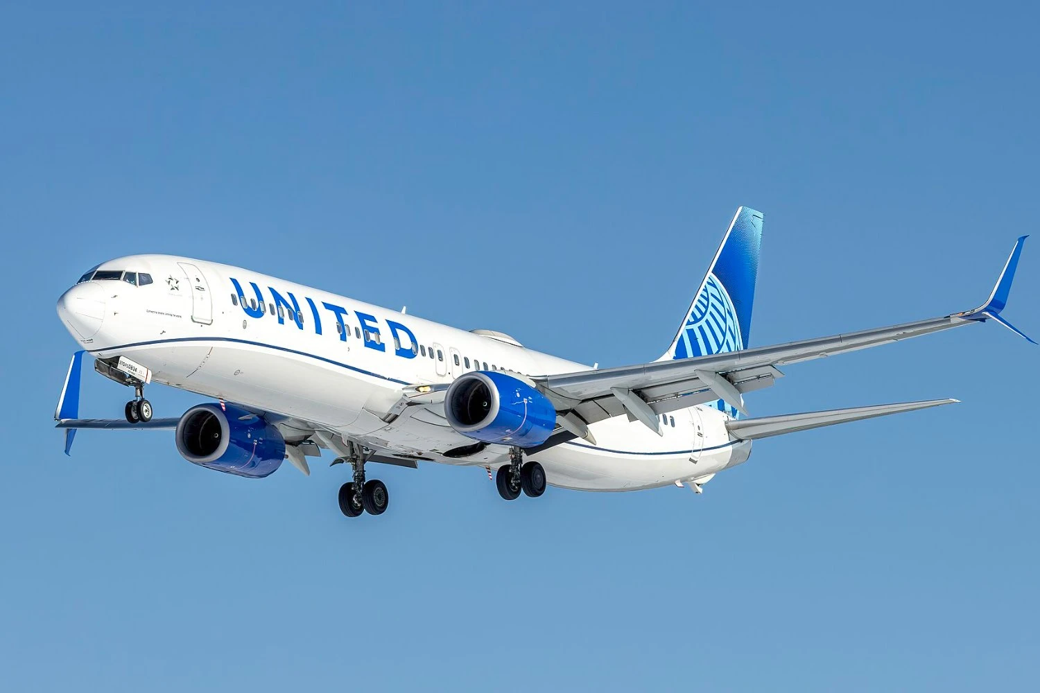 United Airlines 
Boeing 
737-900ER
N68834 | ACROTERION