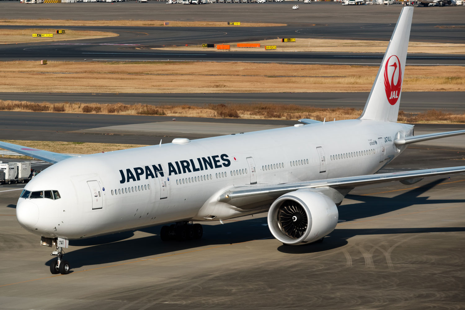 japan-airlines-777-300er.jpg