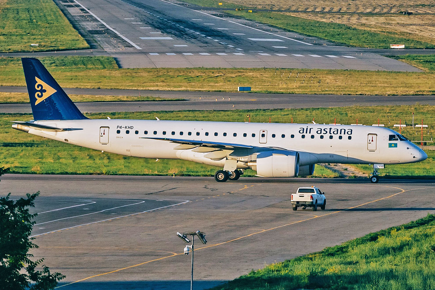 Эйр астана ручная. Embraer 190 e2 Air Astana. Air Astana 2024. Embraer 190 e2 in Flight. Air Astana 2015 incident.