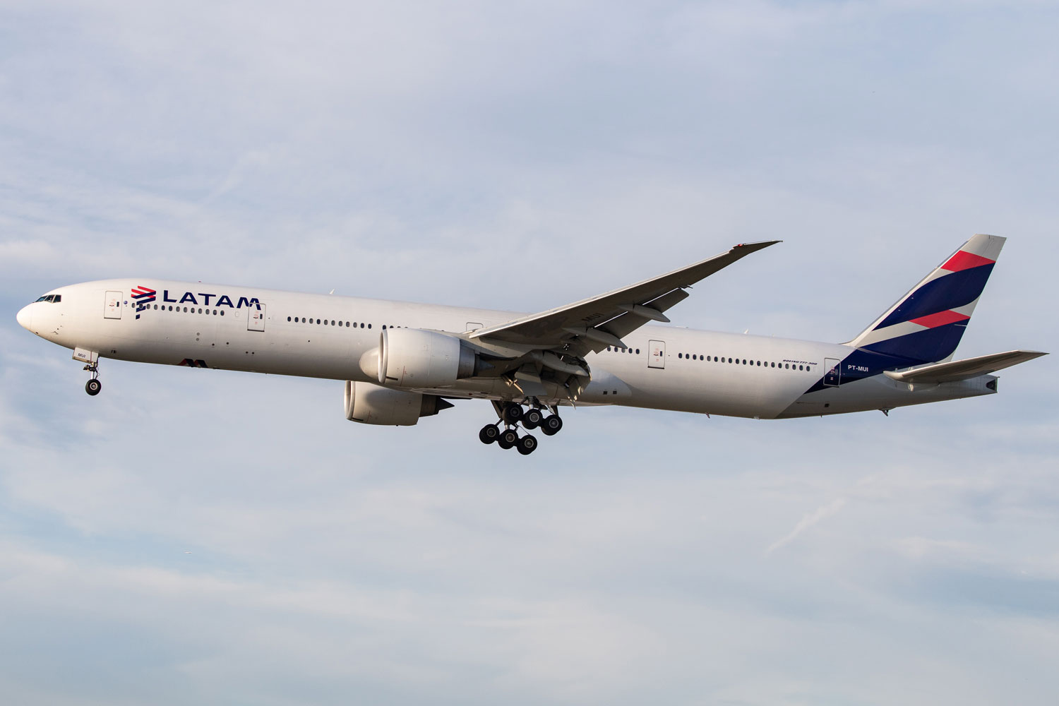 Boeing 777-300ER will be used on LATAM Airlines flights to Lisbon - Air  Data News
