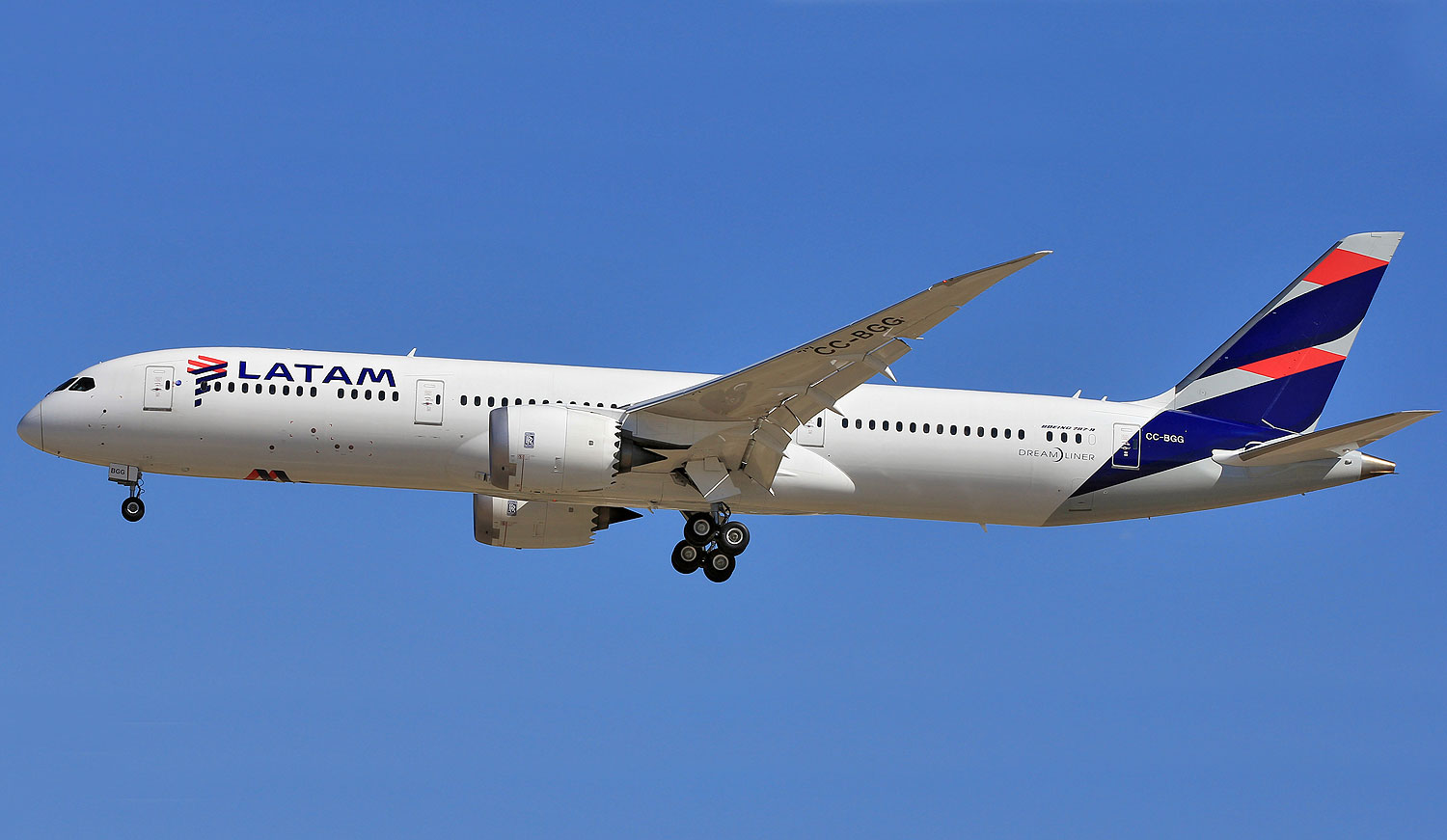 LATAM Airlines Boeing 787-9 Dreamliner CC-BGG